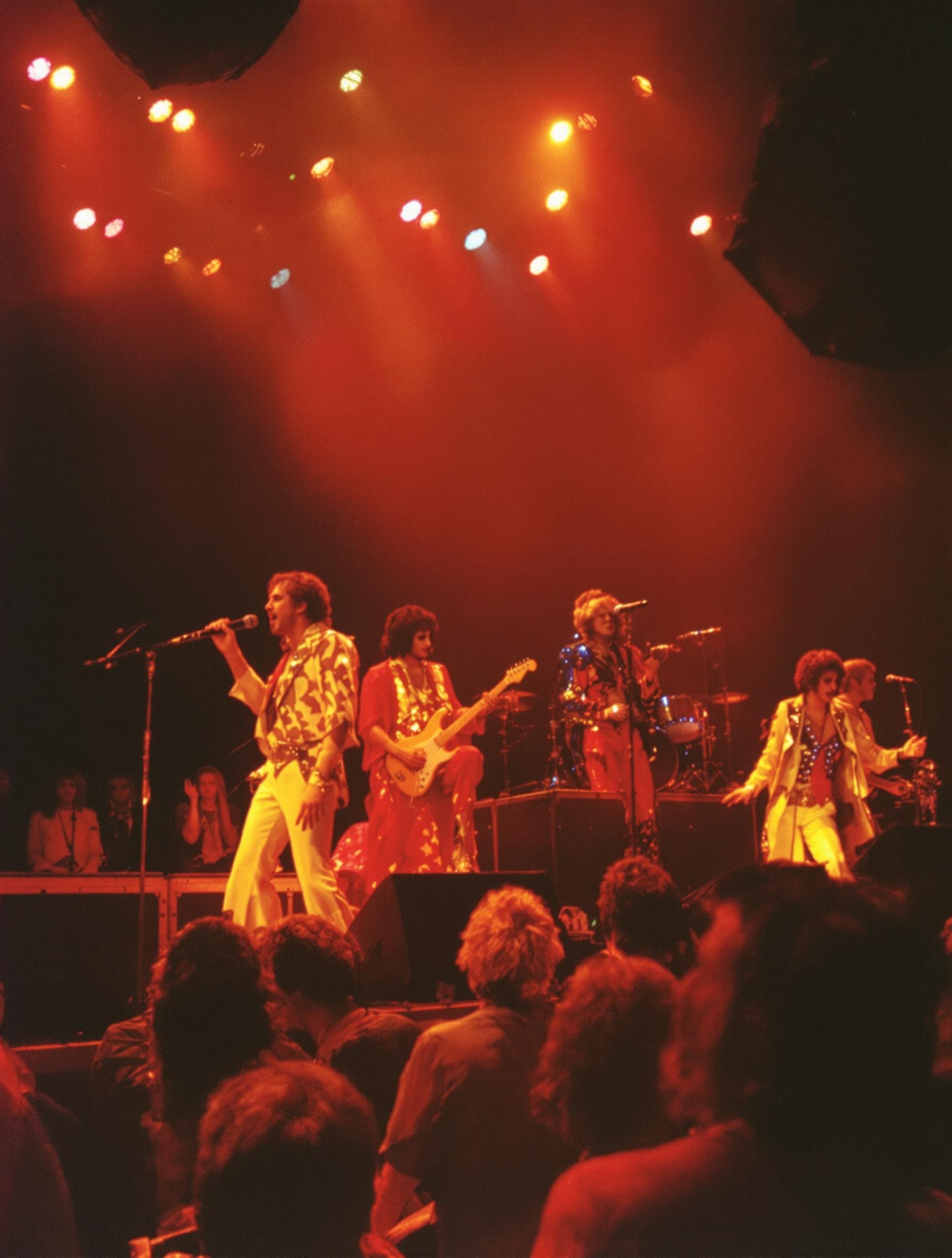 Scène musicale française années 70 archive live public artistes costumes