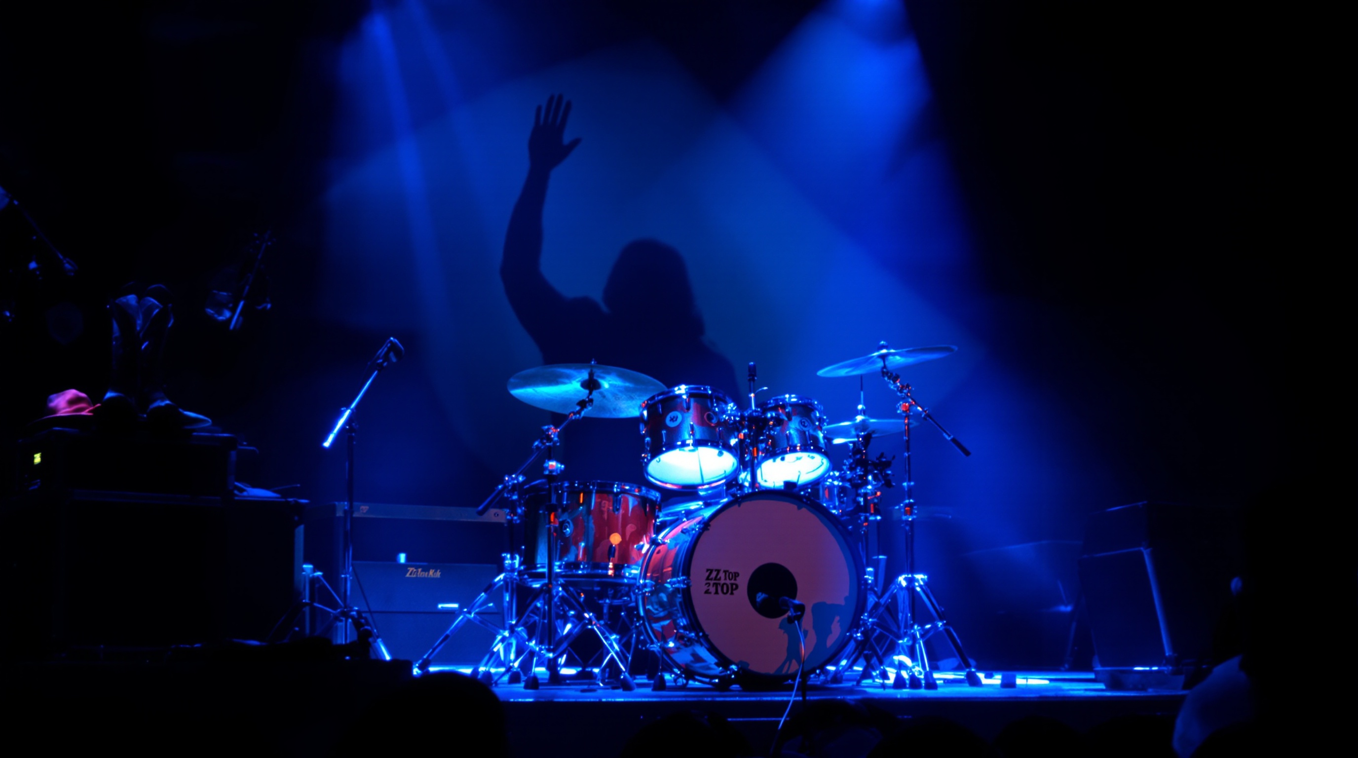 ZZ Top batterie scène 2025 ombre Frank Beard absence énergie concert texan