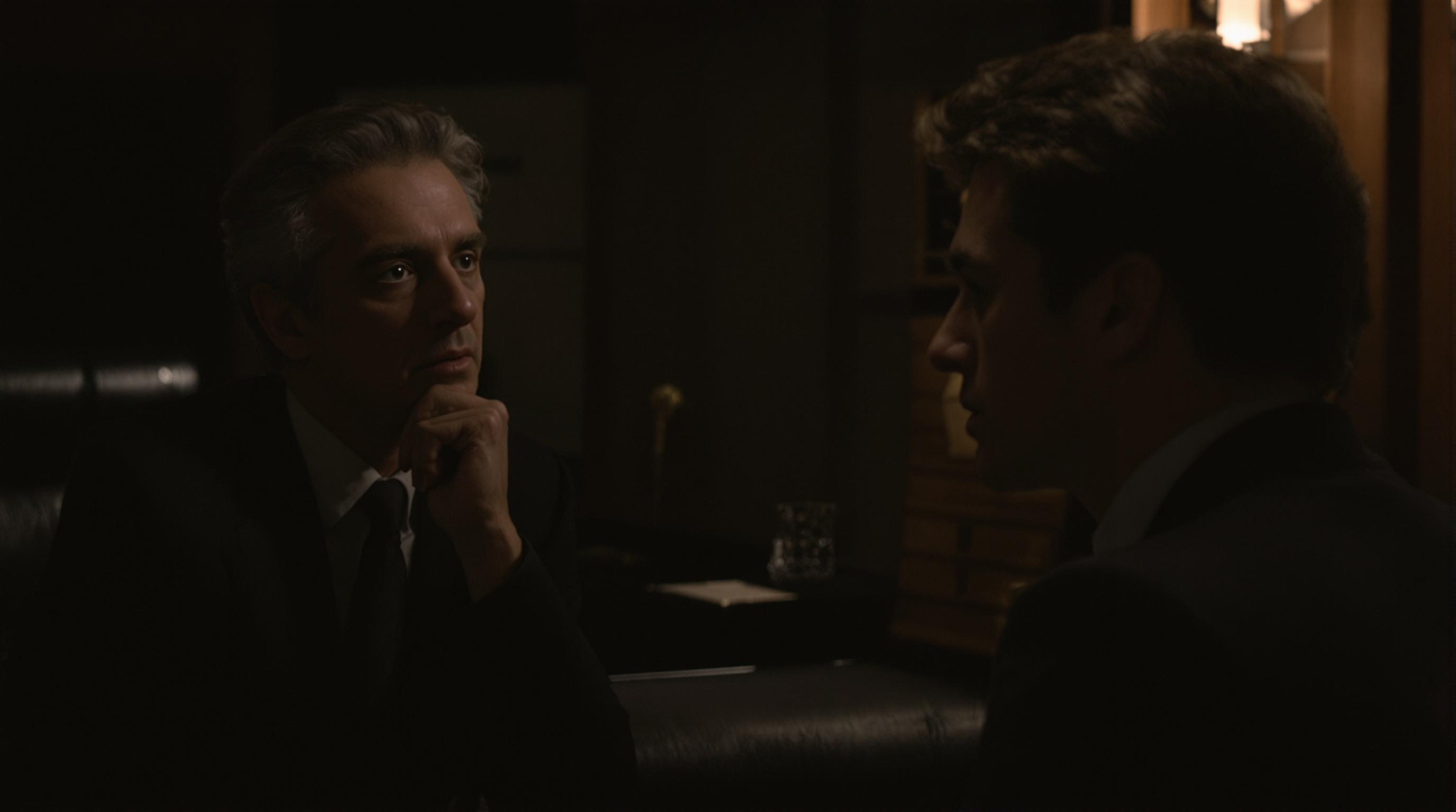 Serge Gainsbourg et Julien Clerc dans le clip 'Cœur de Rocker', un moment iconique de la chanson française