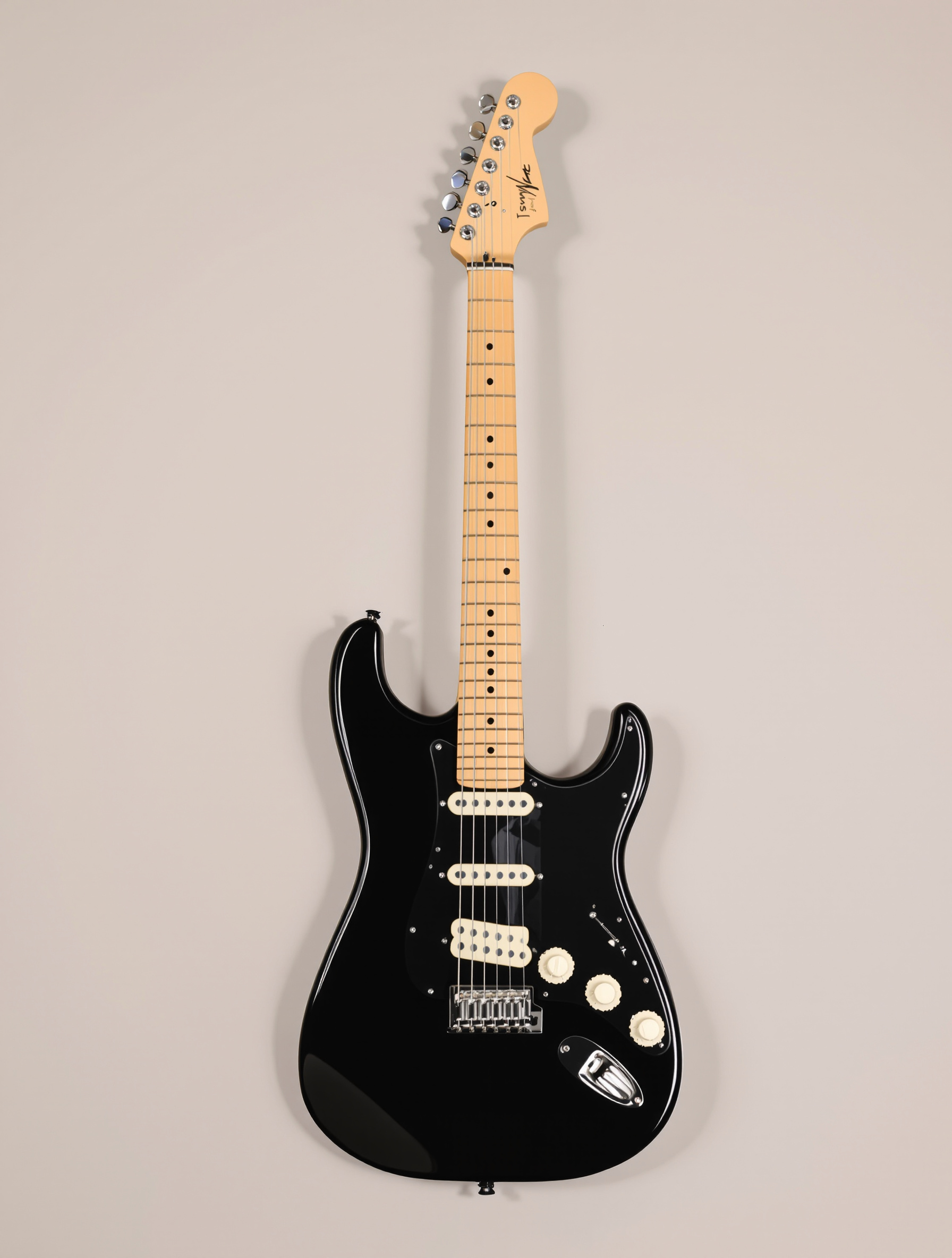 guitare électrique Vision noire type Stratocaster sur fond neutre