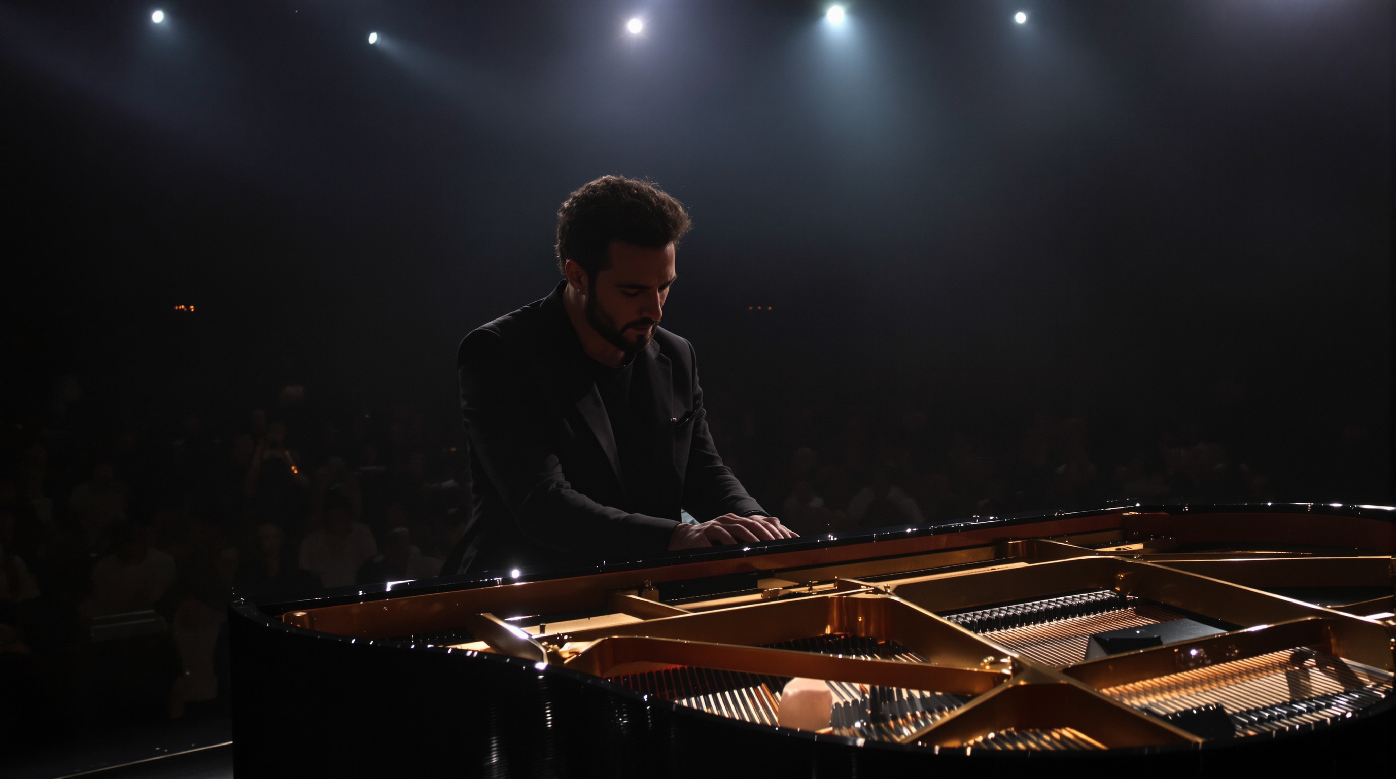 Lulu Gainsbourg en concert, stature imposante et énergie scénique.