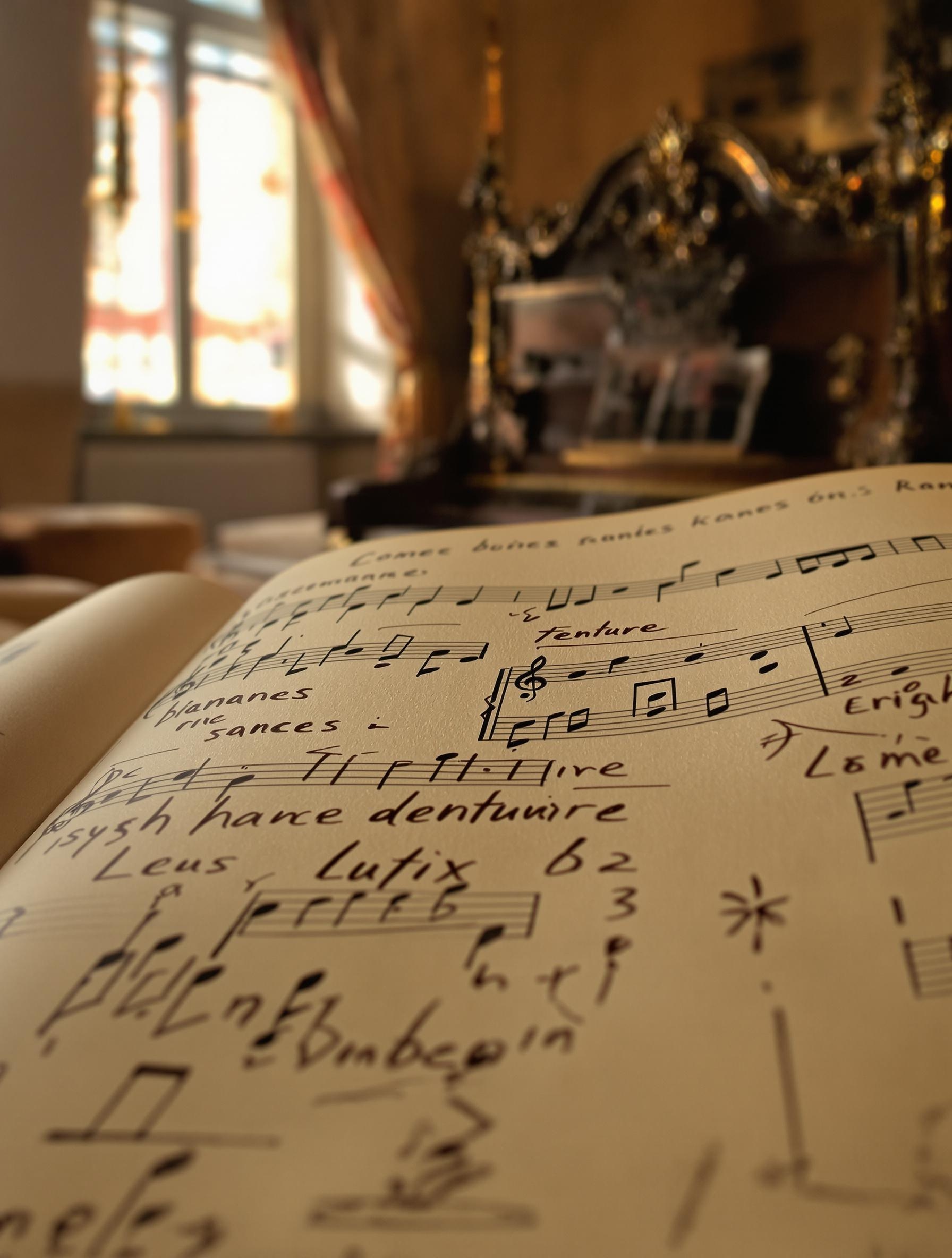 Partition annotée et piano pour trouver sa tessiture