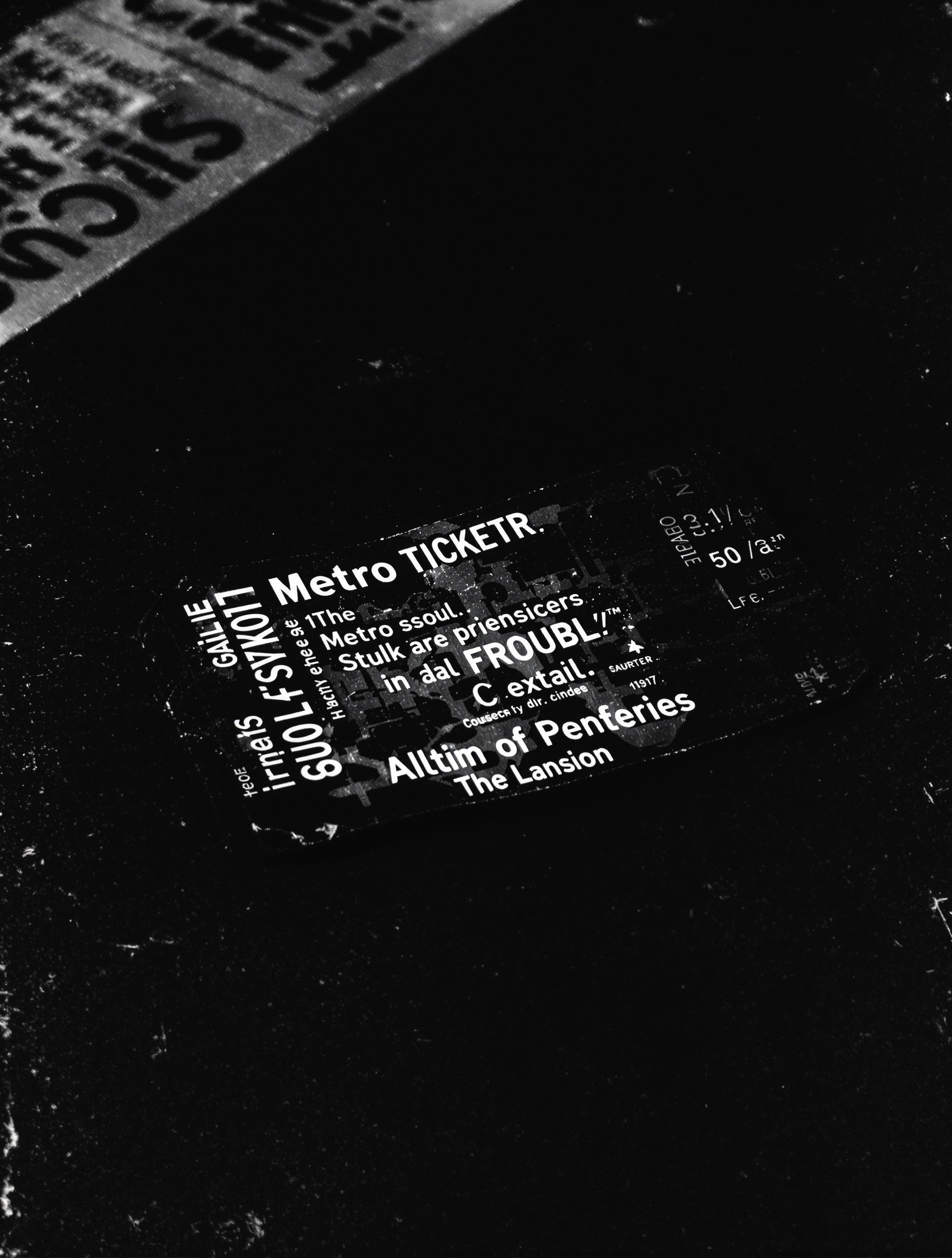 ticket de métro perforé comme radiographie de l'âme